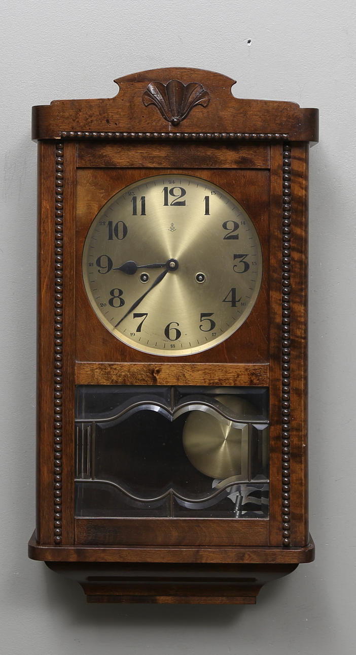 VÄGGUR, Gustav Becker, 1900-talets första hälft.