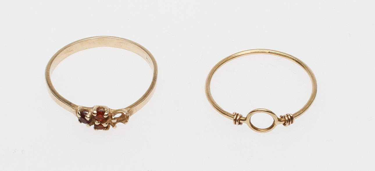 RINGAR, 2 st, 18k guld, vikt ca 2 gr.