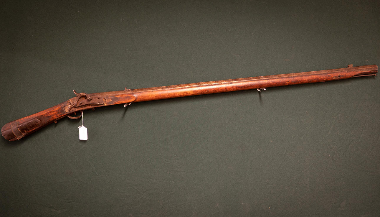 Snap-lock rifle, 19th century.
