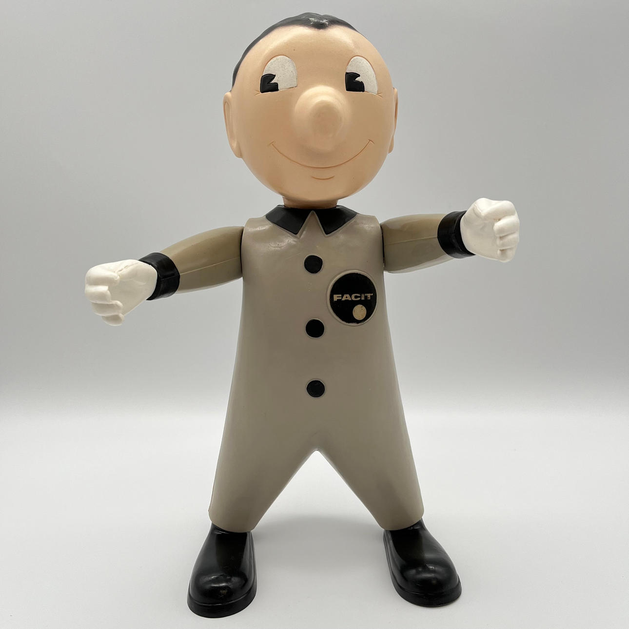 FACIT FIGURE MAINOSKUVA W. SAKSA.