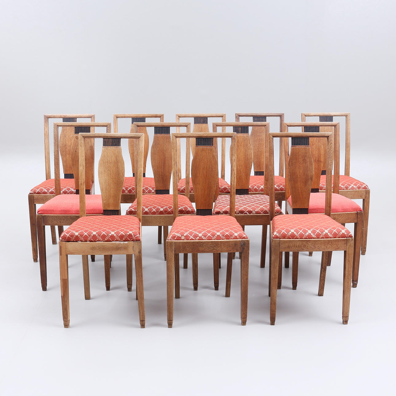 STÜHLE, 12 Stück, Eiche, Jugendstil, Rudolf Rasmussens Fabrik für Egetræsmøbler, Kopenhagen, erste Hälfte des 20. Jahrhunderts.