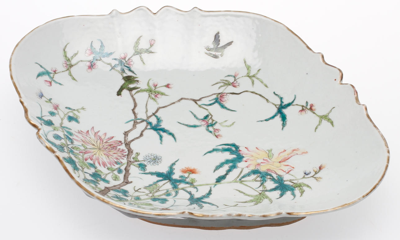 Skål, Kina, bär Chien Lungs märke.