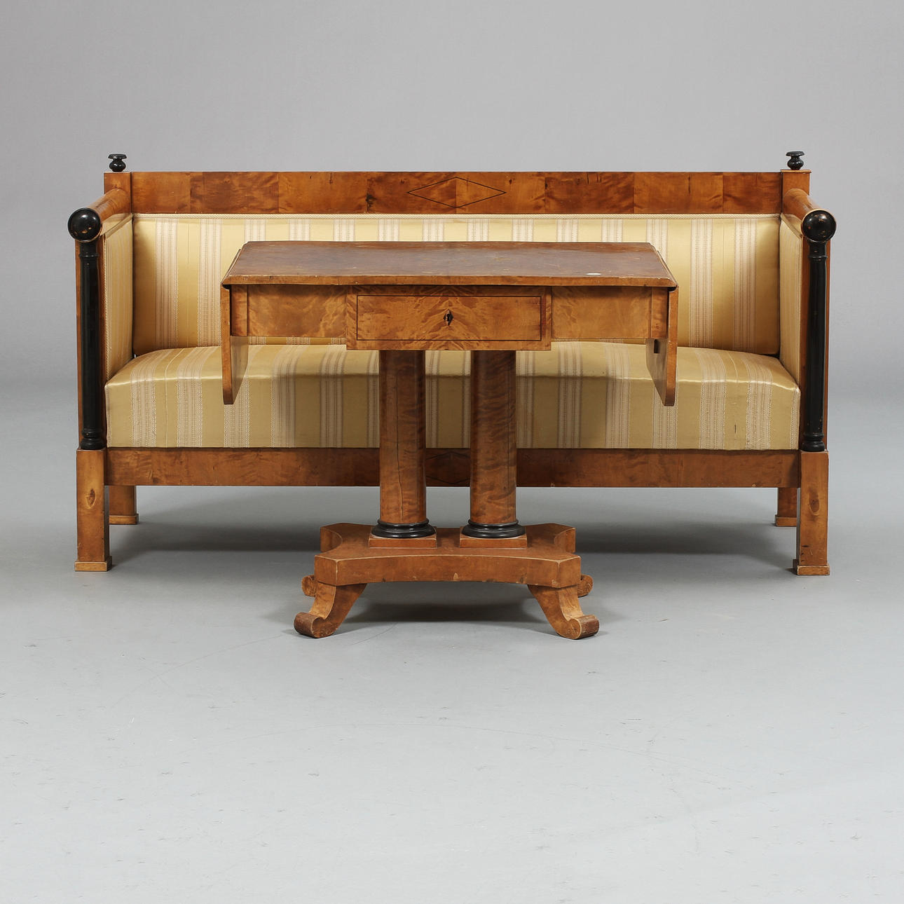 SOFFA samt BORD, Karl Johan-stil, 1900-tal.