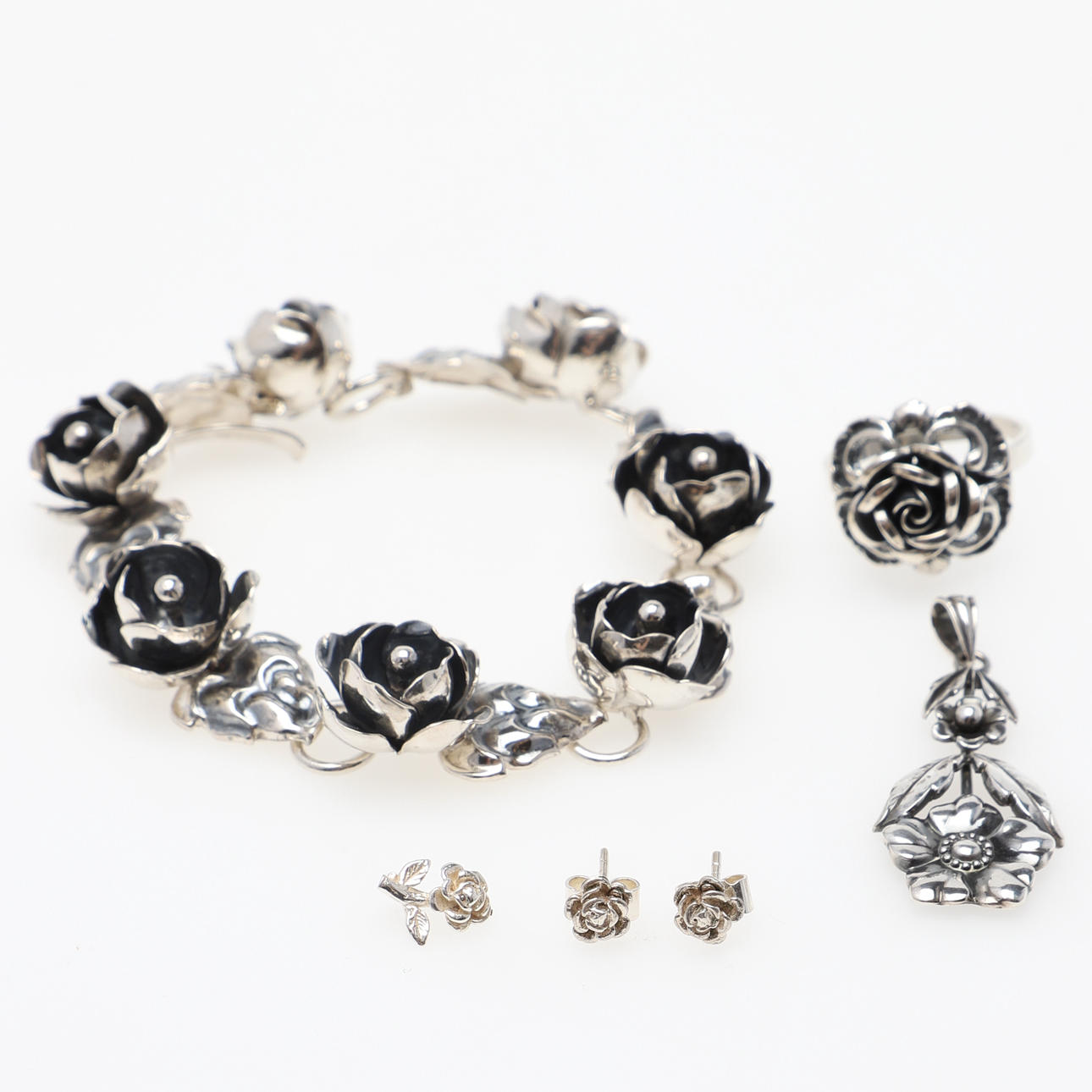 SMYCKEN, blommor, silver.