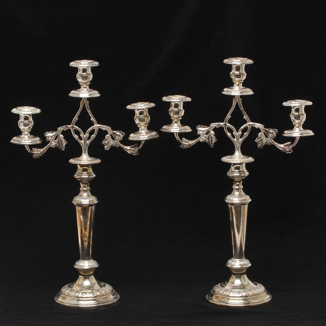 KANDELABRAR, ett par, nysilver, C G Hallberg, Stockholm, 1900-talets början.