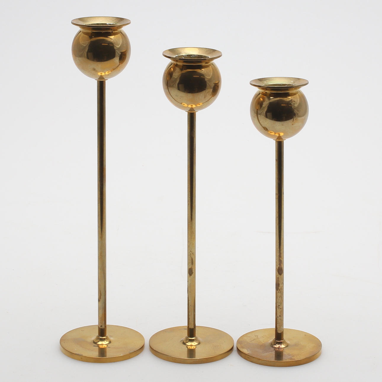 LJUSSTAKAR, mässing, 3 st, En suite, Skultuna, P. Forsell, 1900-talets tredje fjärdedel.