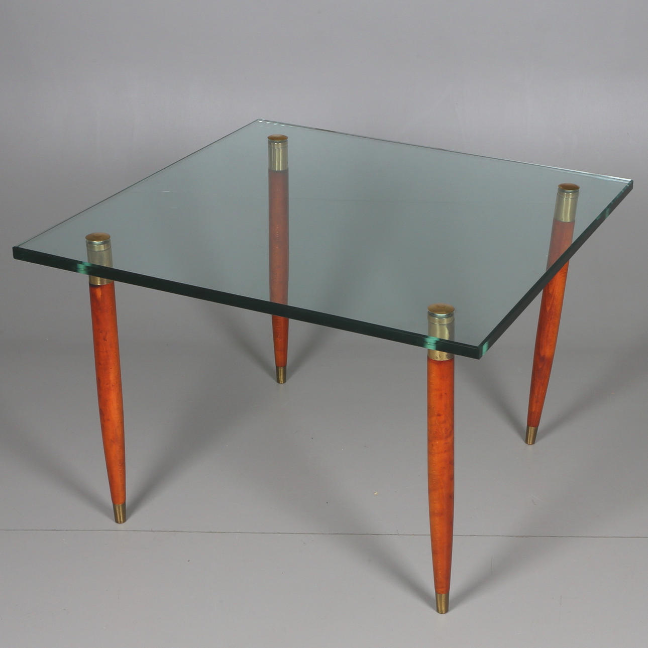 GLASBORD, kvadratisk form, 1900-talets tredje fjärdedel.