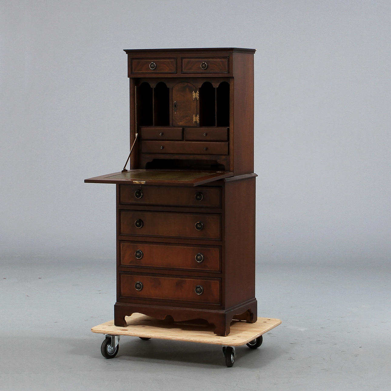 SEKRETÄR, med skrivklaff, 1900-tal.