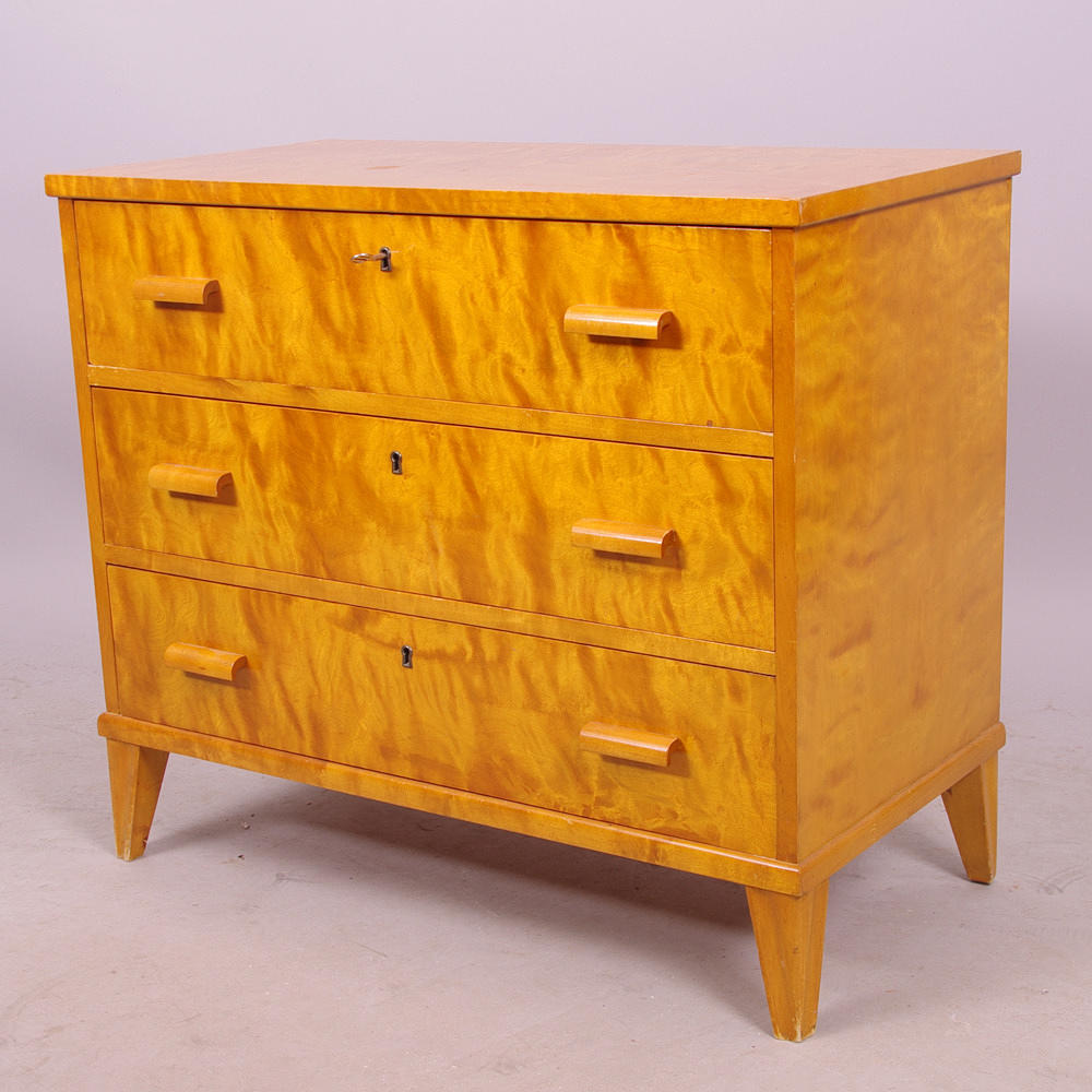 BYRÅ, 3-lådig, björk, 1900-talets mitt.