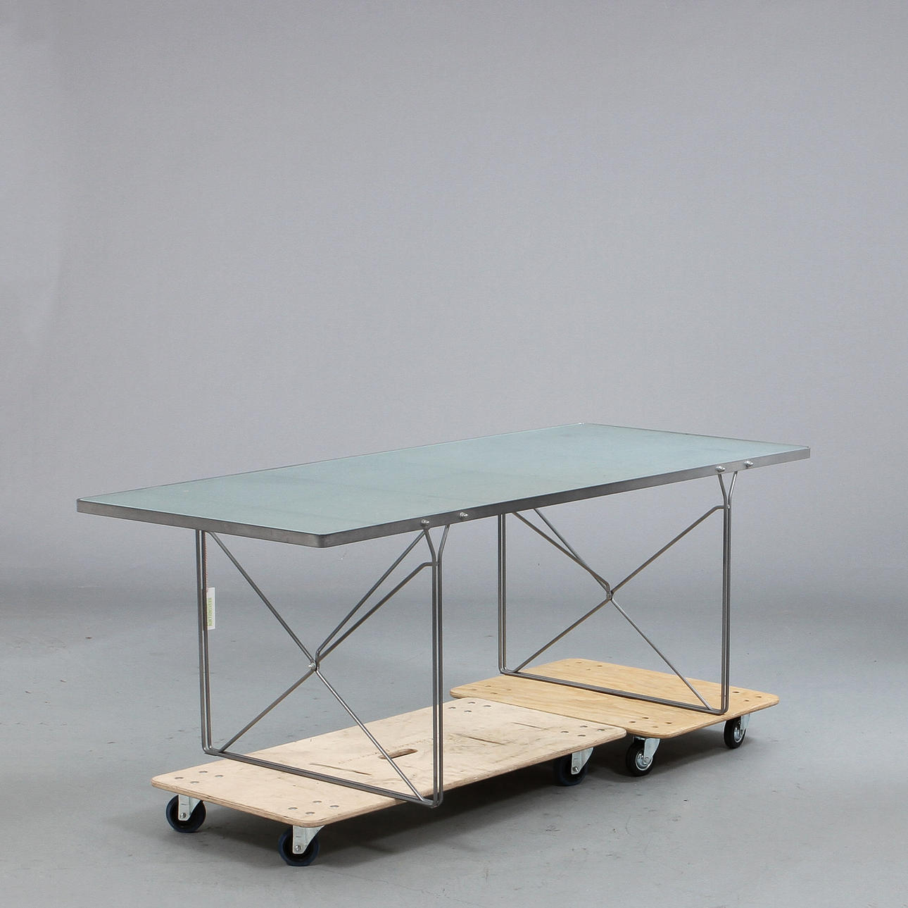 GLASBORD, "Moment" formgivet av Niels Gammelgard för IKEA, 19/2000-tal.