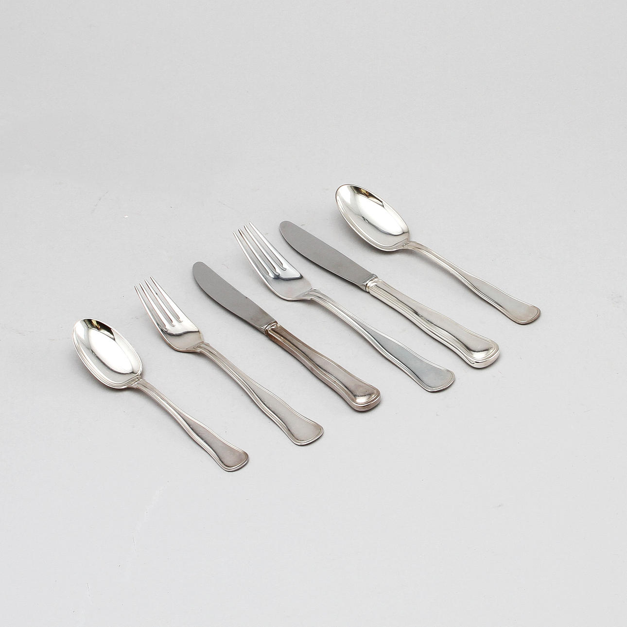 BESTICKUPSÄTTNING, 43 delar, silver, modell Gammal dansk. Cohr, Lidköping 1980-tal. Totalvikt ca 2300 gram.