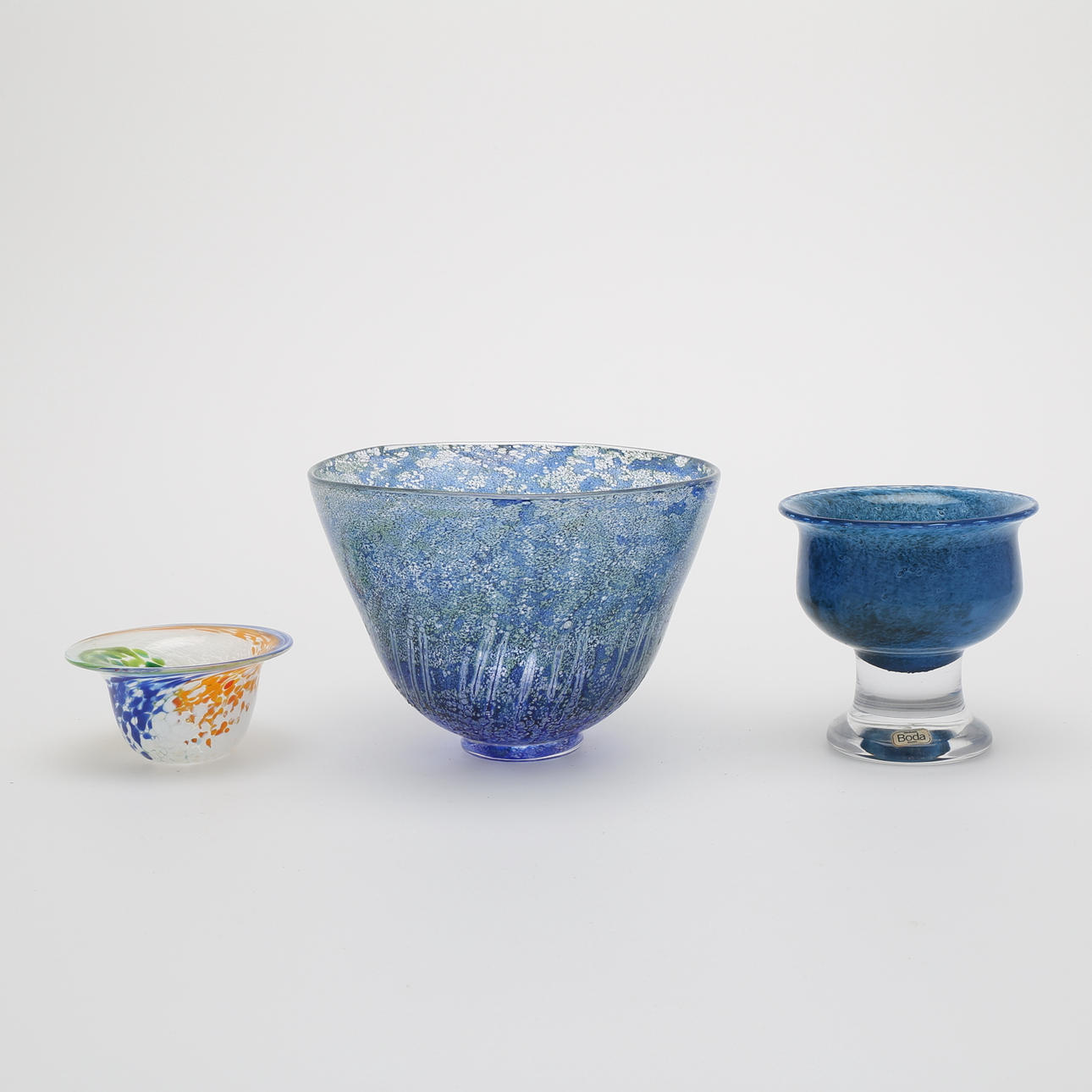 SKÅLAR, 3 st, Göran Wärff, Ulrica Hydman, Bertil Vallien, signerade.