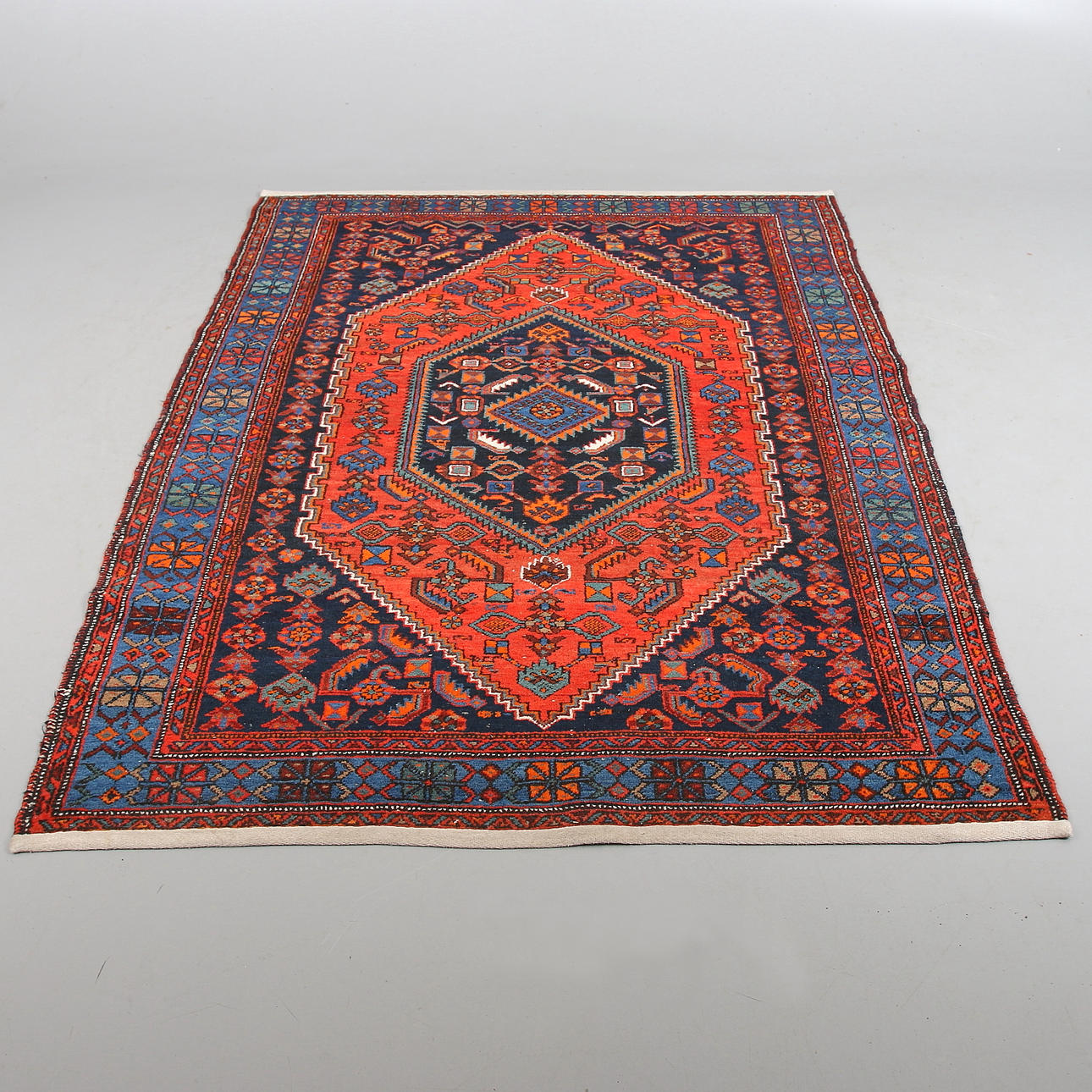 MATTA, ull, Kaukasisk, old. 207 x 142 cm.