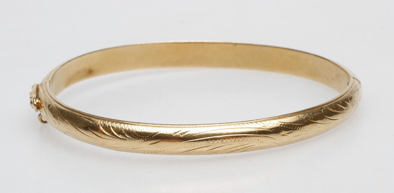 STEL ARMRING, 18k guld, vikt ca 14,3 gr.