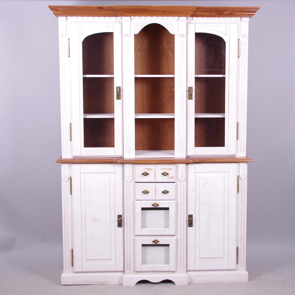 SKÄNK MED VITRINÖVERDEL, vitlaserad/fur, sent 1900-tal.