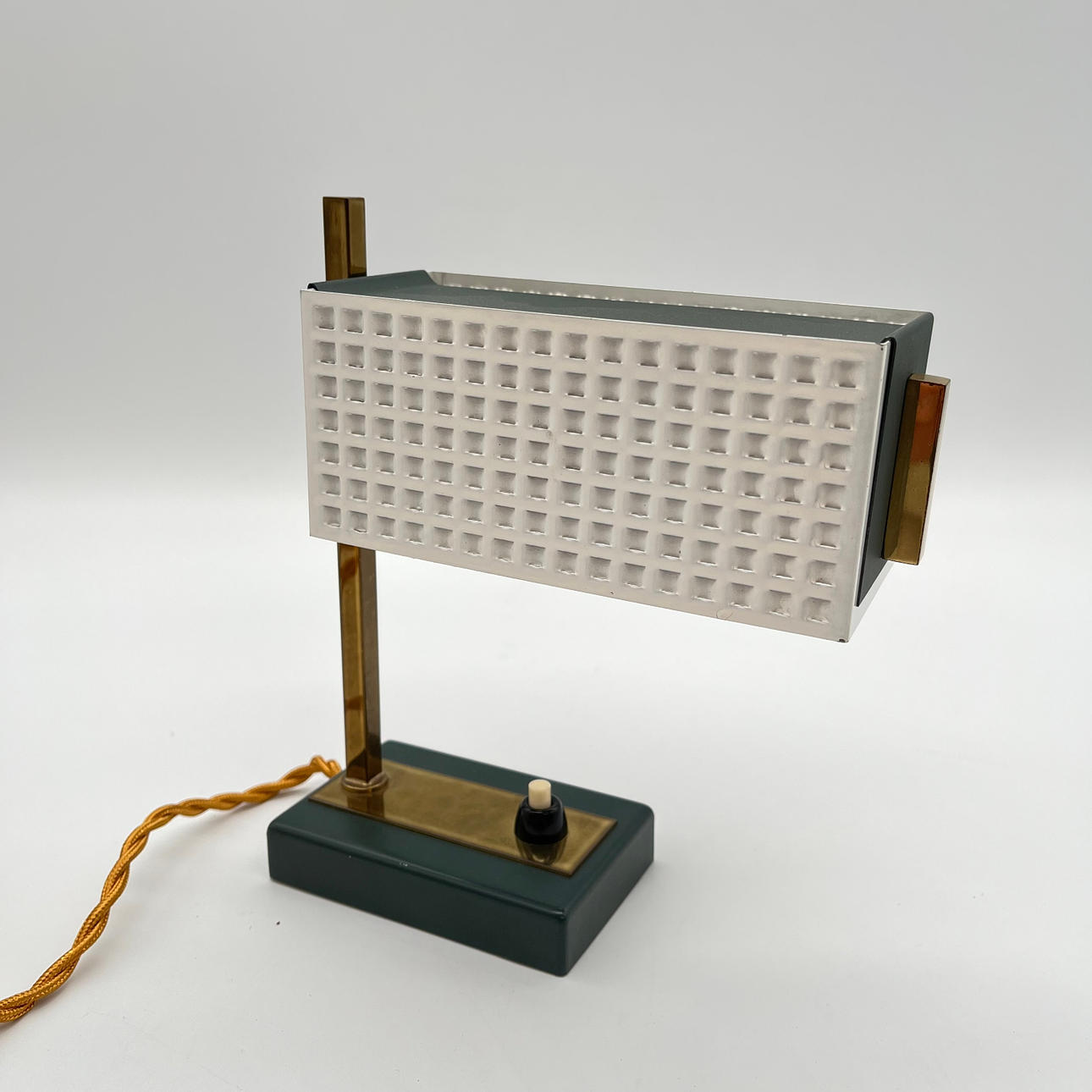 LAMPARA DE MESA PEQUEÑA ANTIGUA.