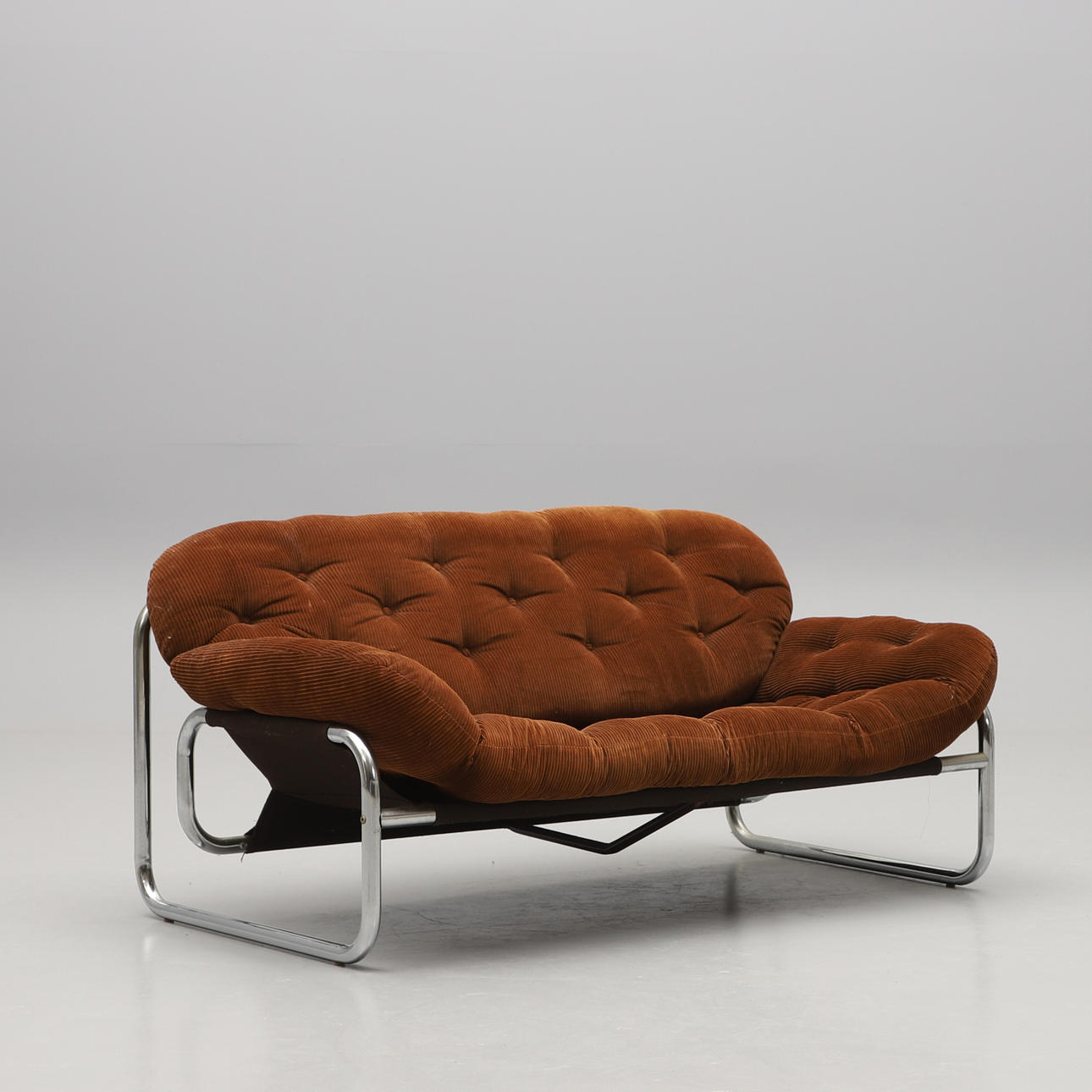 JOHAN BERTIL HÄGGSTRÖM. Sofa, AB Swed-Form, Skillingaryd, 1974.