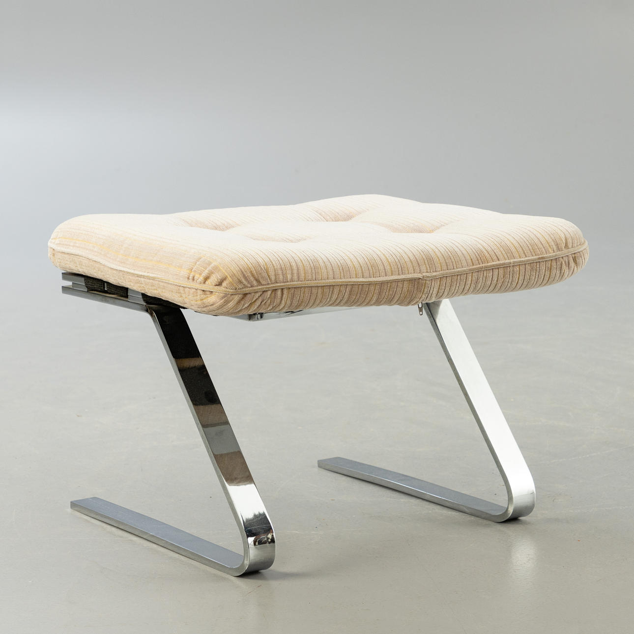 REINHOLD ADOLF. Cor. Hocker 'Swing', Flachstahl.