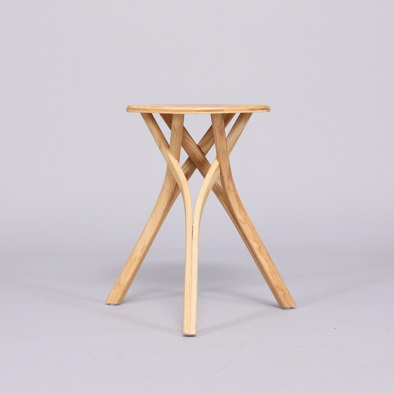 CALLE WARFVINGE. Taburet i massiv ask. Enestående.