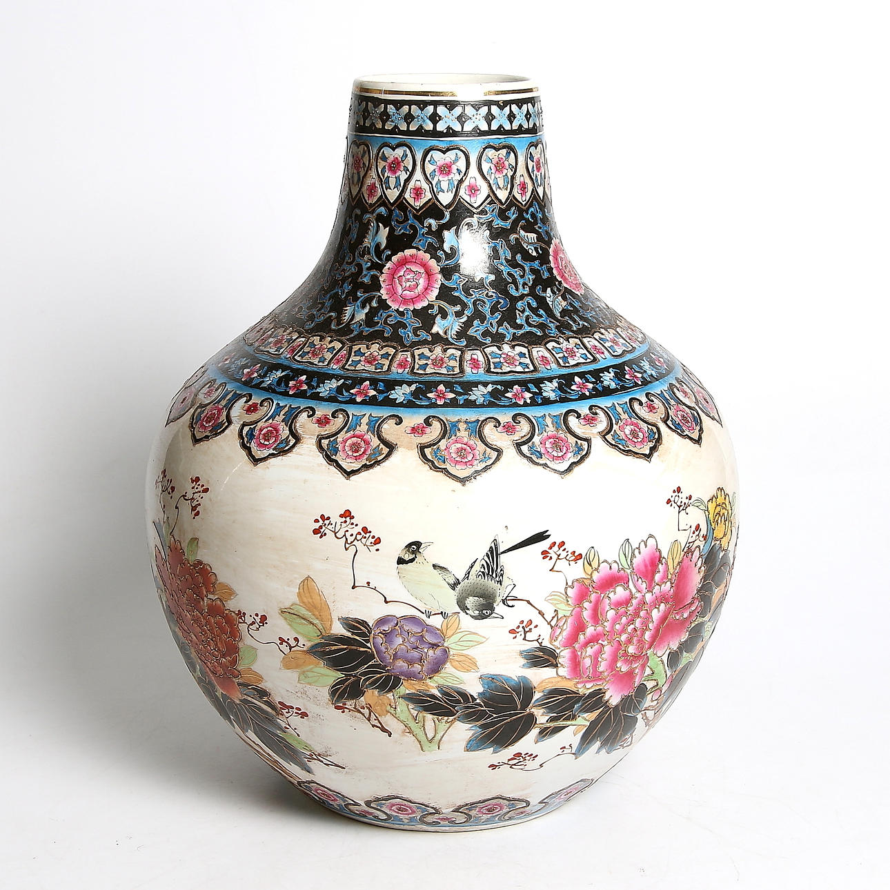 GOLVVAS, porslin, Kina. 1900-tal. Stämplad.