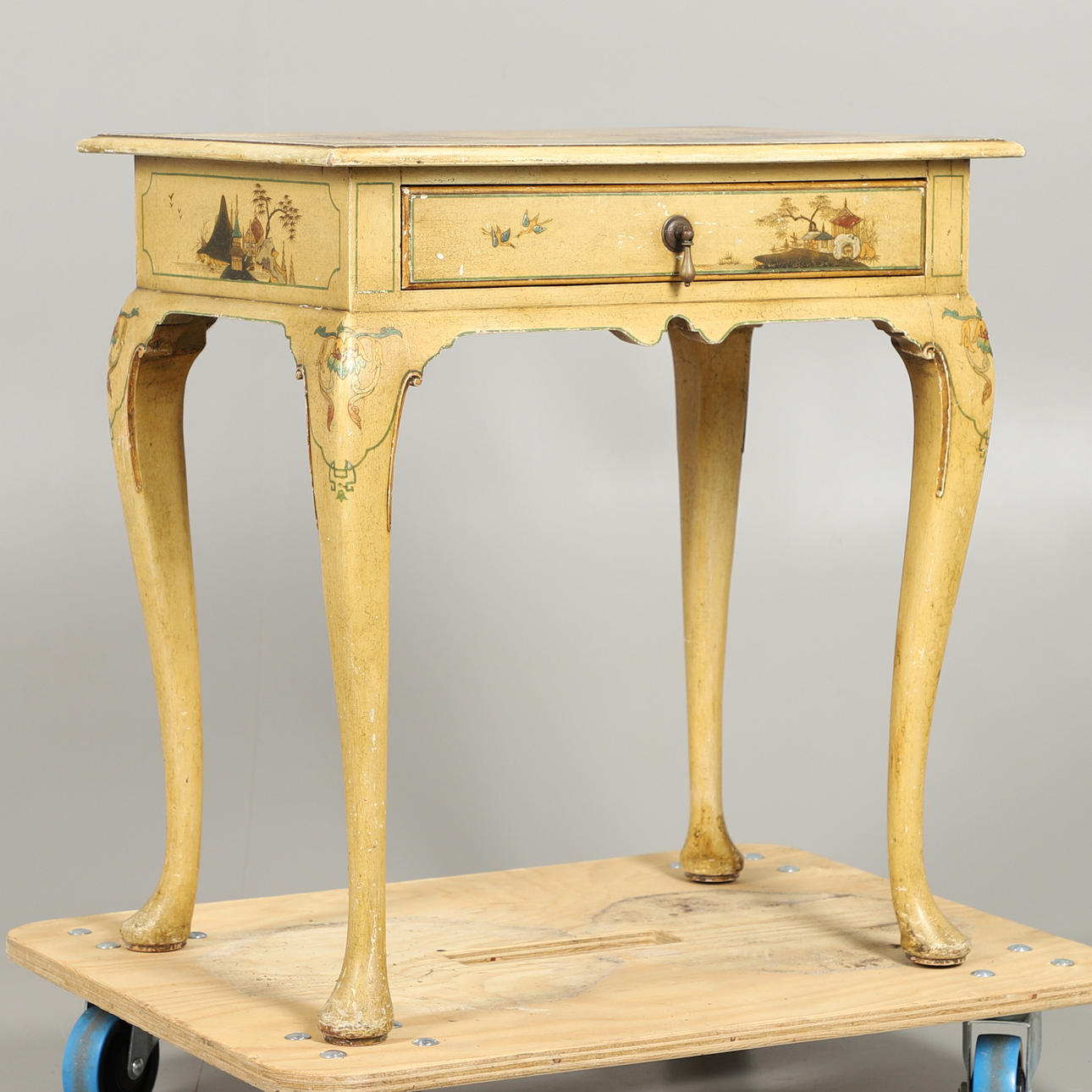 A CHINESE STYLE DECORATED SIDE TABLE.