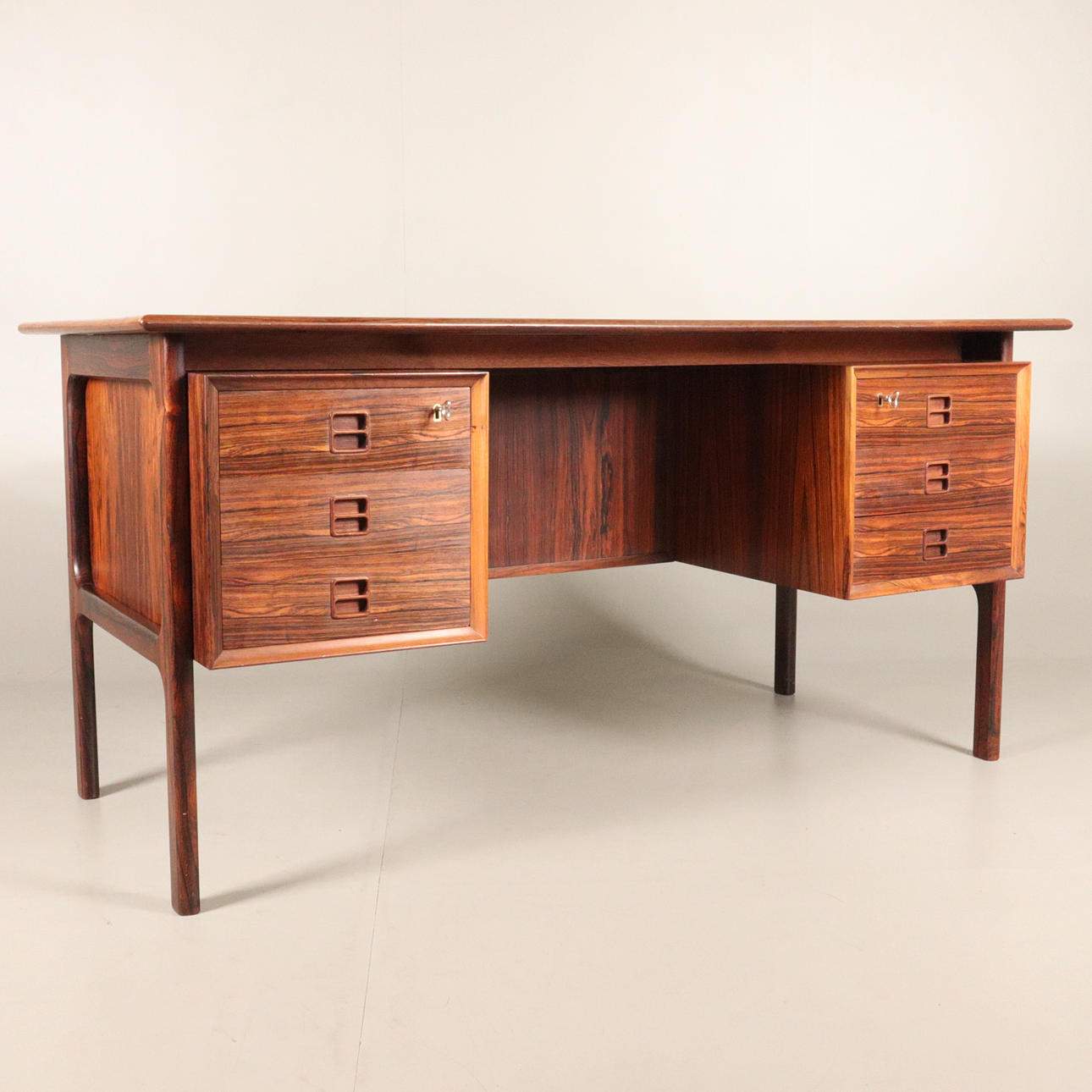 GUNNI OMANN. Desk, jacaranda, Oman Jun A/S.