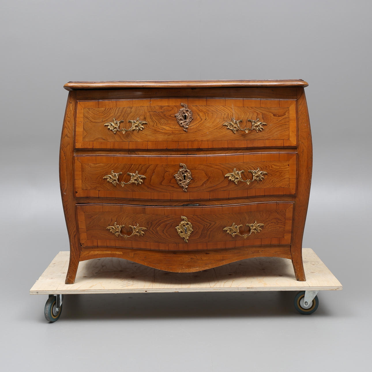 BYRÅ, rokoko, 1700-tal.