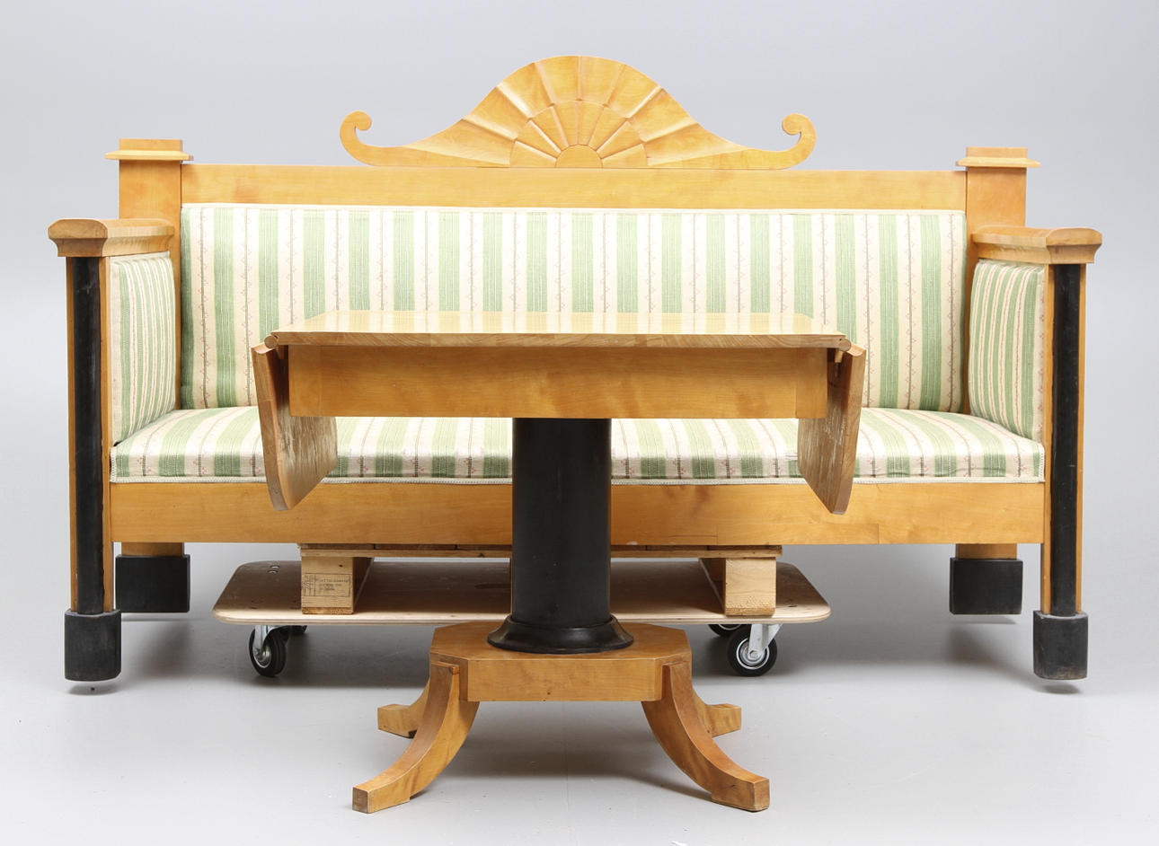 SOFFA OCH PELARBORD, Karl Johan-stil, ca 1920.