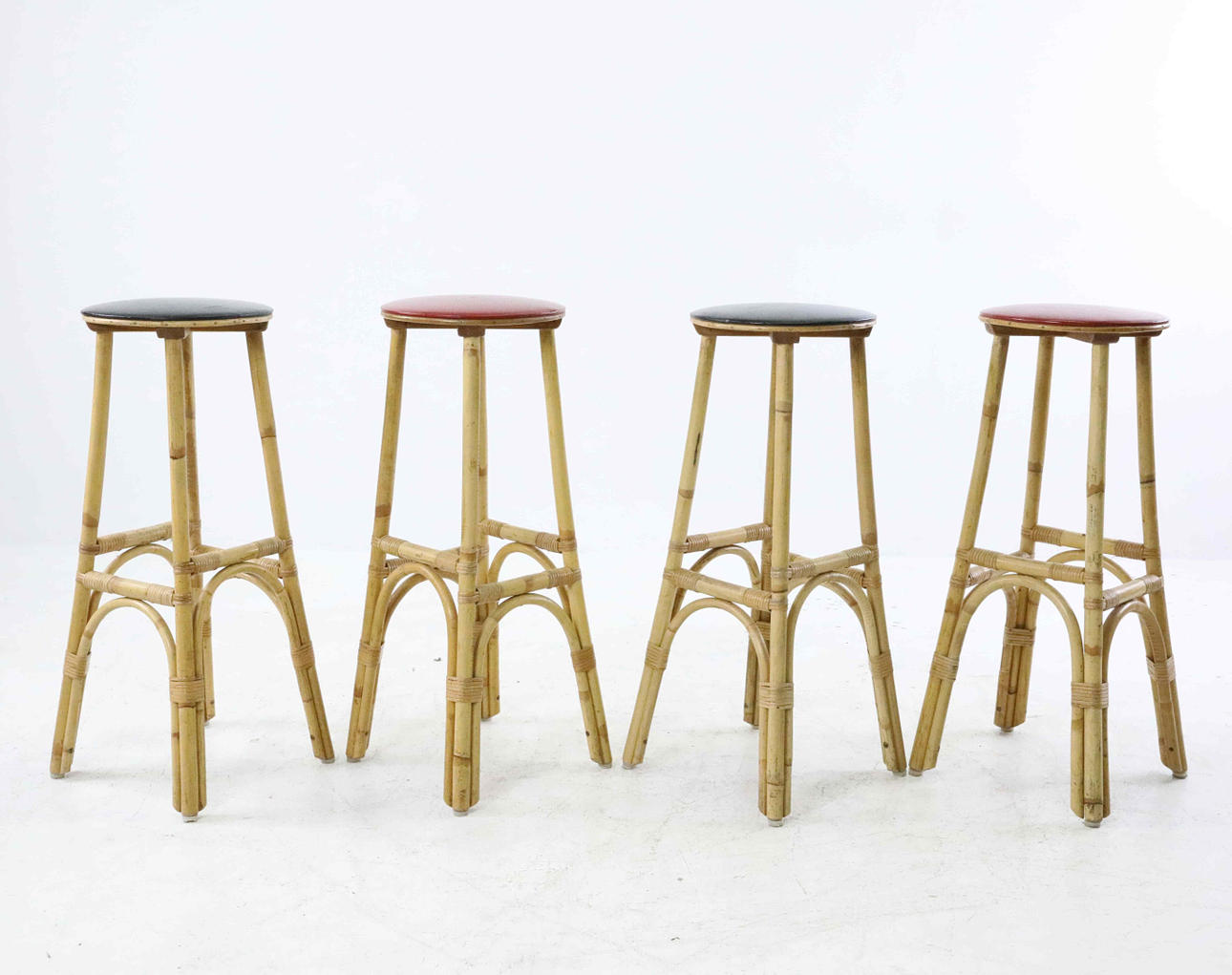 Hocker/Barhocker, 4-tlg., Rattan, Bambus, Mitte 20. Jahrhundert. Mbel -  Sonstiges - Auctionet