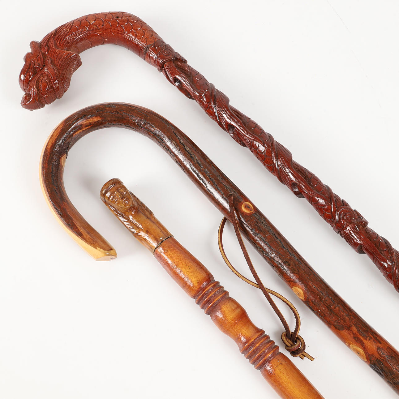 STIKKE, 3 stk., træ, 1900-tallet.