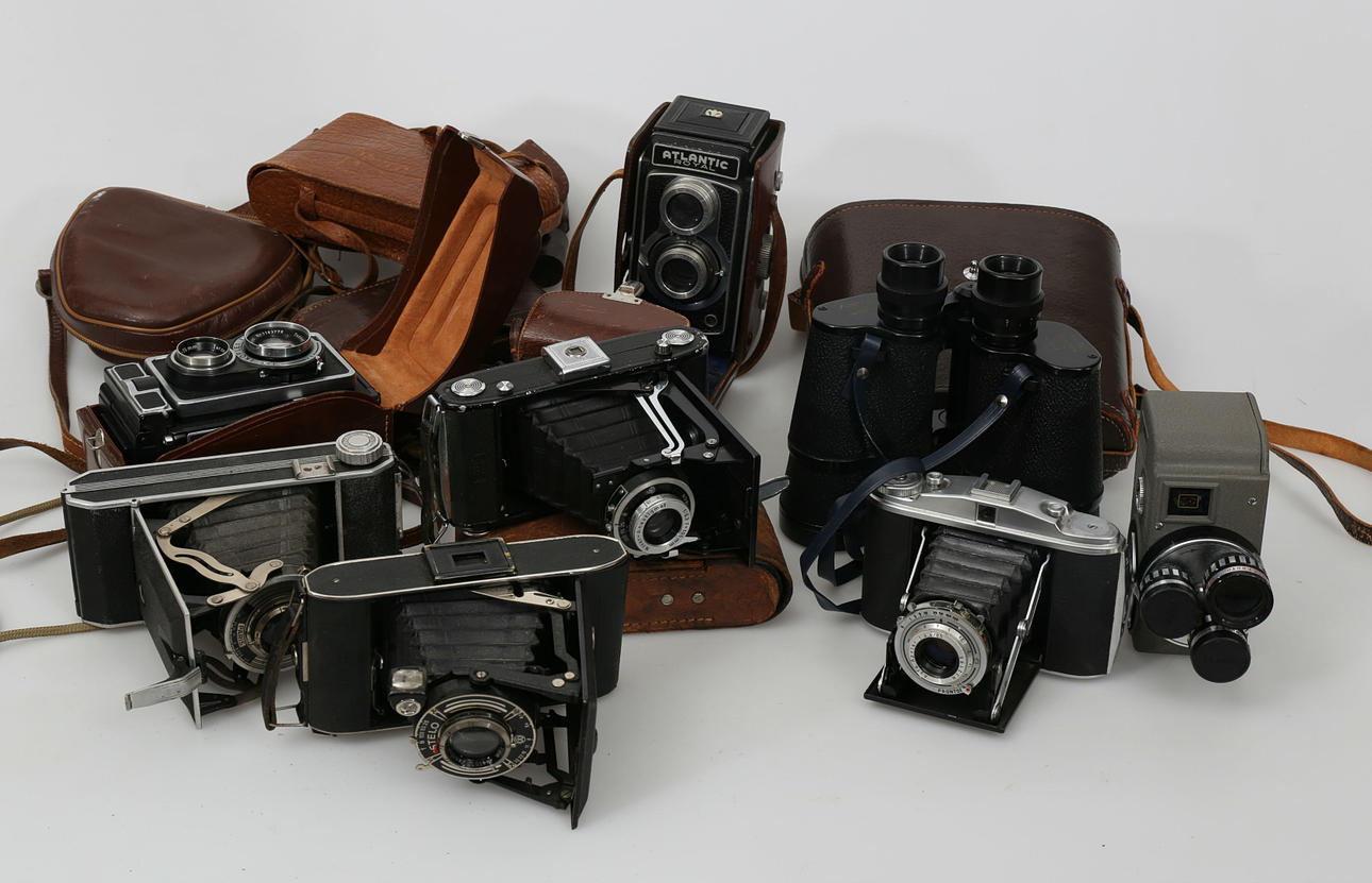 KAMEROR, KIKARE OCH FILMKAMERA, 8 stycken, 1900-tal.