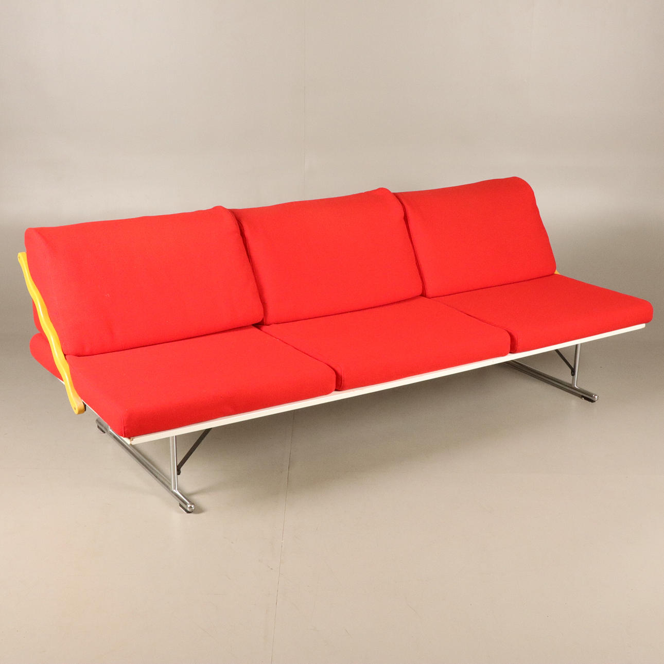 YRJÖ KUKKAPURO. SOFA "express" Avarte.