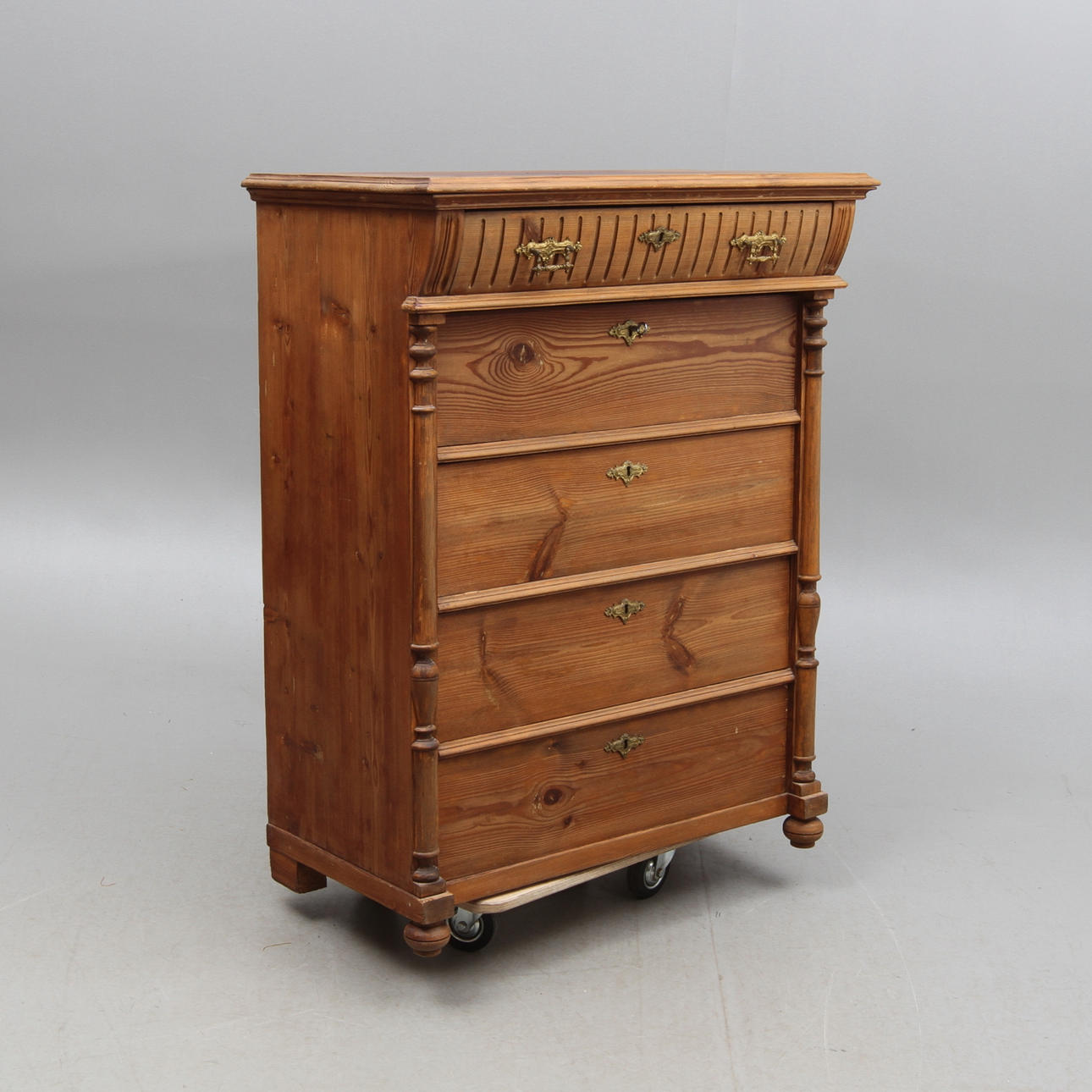 BYRÅ, nyrenässans, 1800-talets slut.