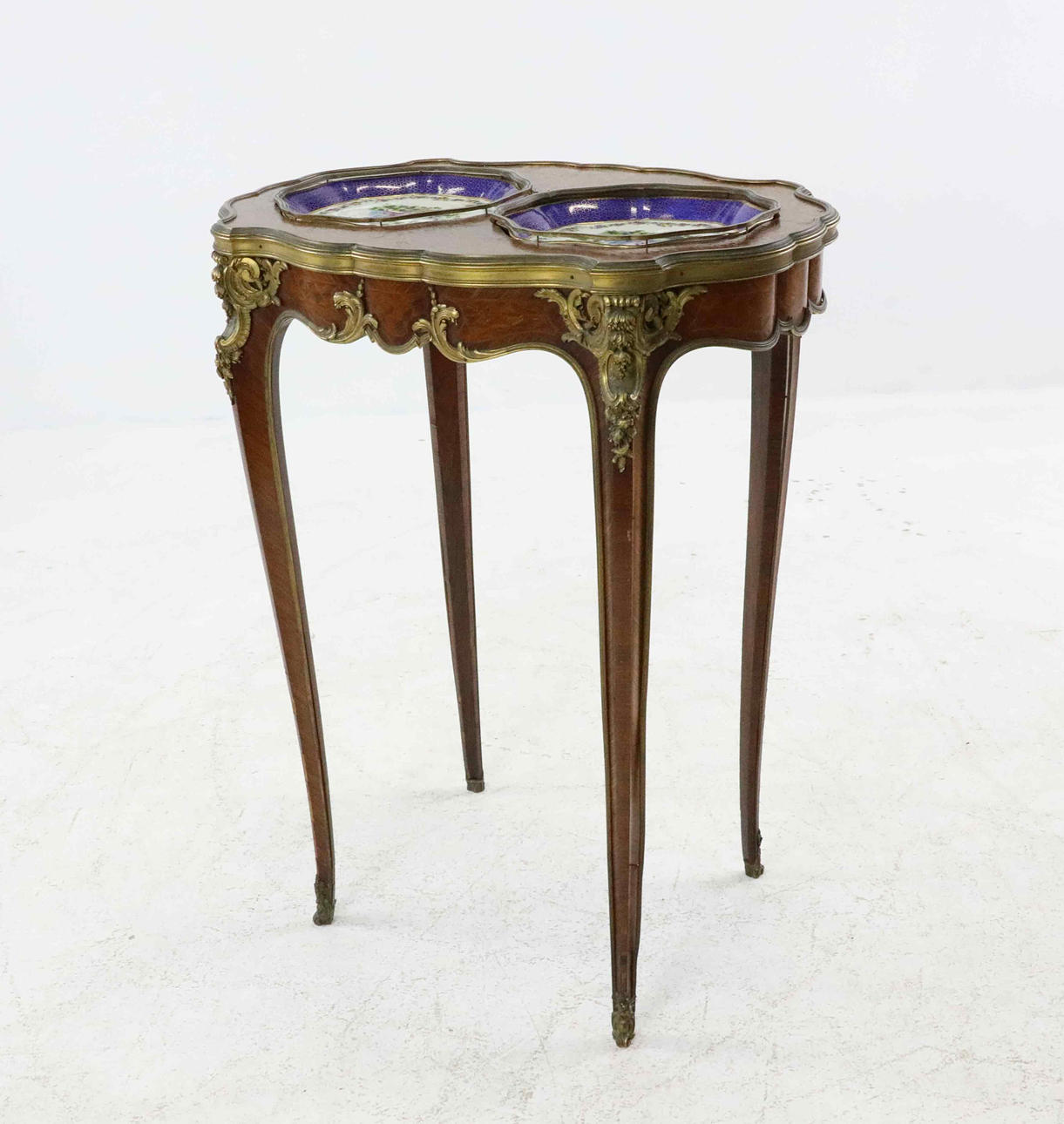 MESA DE TÉ, estilo Luis XV, 18/1900.