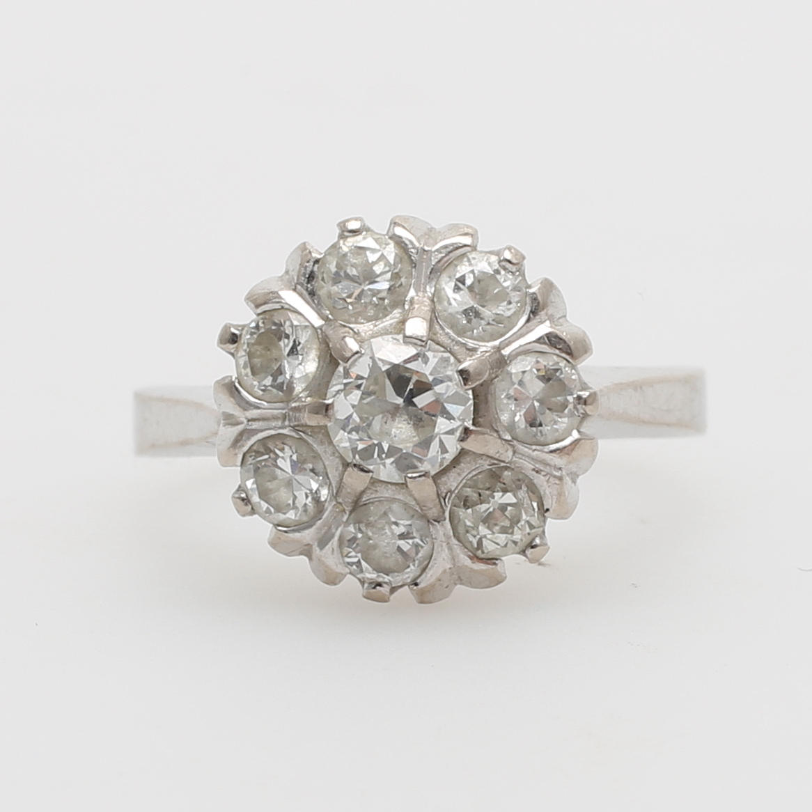 RING, 18 K vitguld, med 8 st briljanter om ca 1,76 ct enligt gravyr. 6,3 gram.