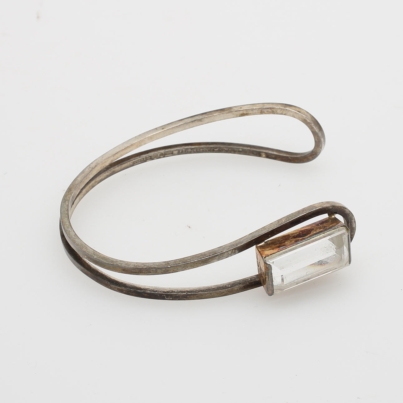 ELON ARENHILL. Armring, med bergkristall, Stigbert, 1968.