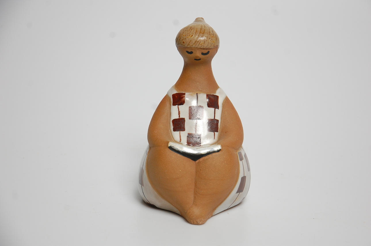 LISA LARSON. Figurin, stengods " Charlotta " signerad L.L.