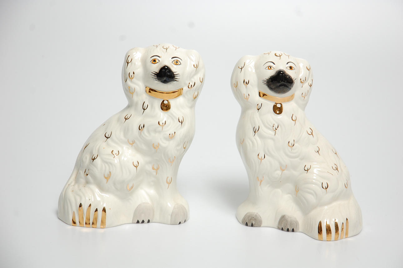 ENGELSKA HUNDAR, 1 par porslin, Beswick, England 1900-talets början.