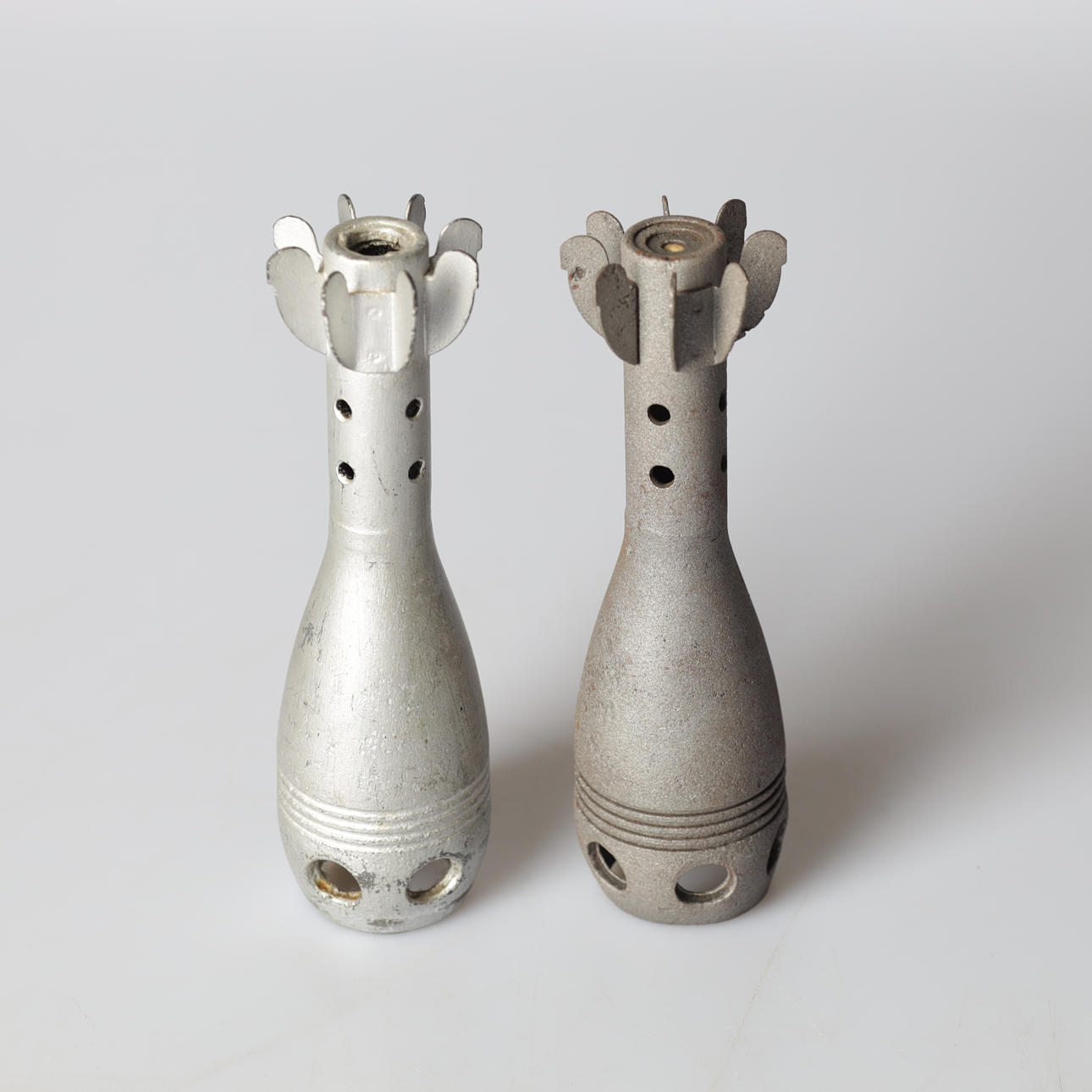 GRENATER, 2 stk, 1900-tallet.