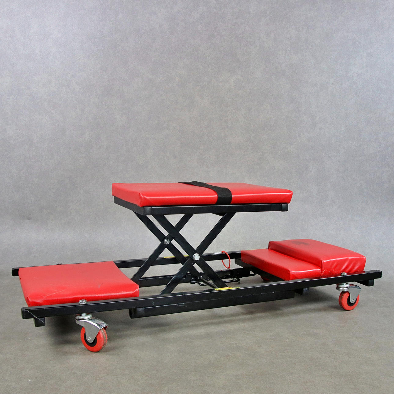 MONTAGEWAGEN, 4 Rollen, verstellbar.