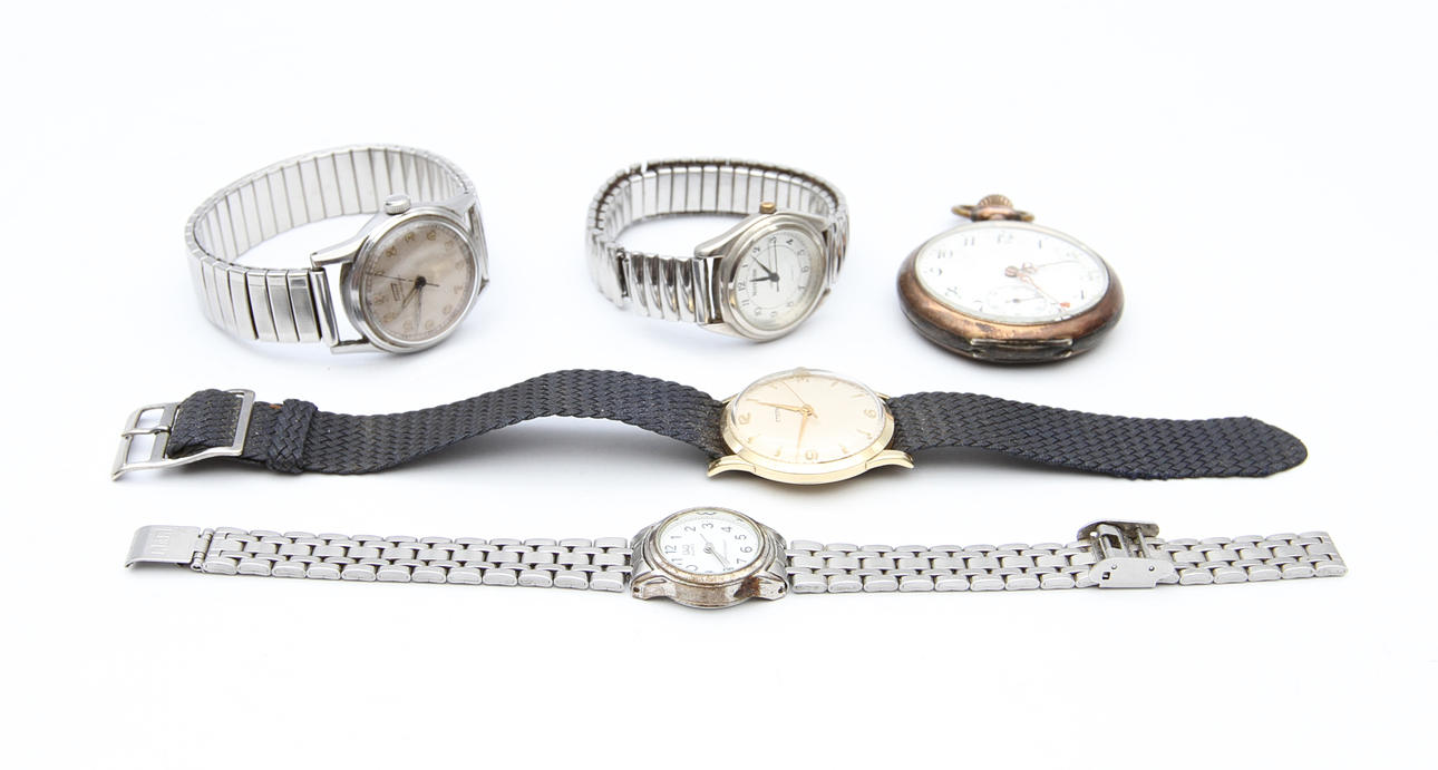 ARMBANDSUR. 4 st samt 1 st fickur.