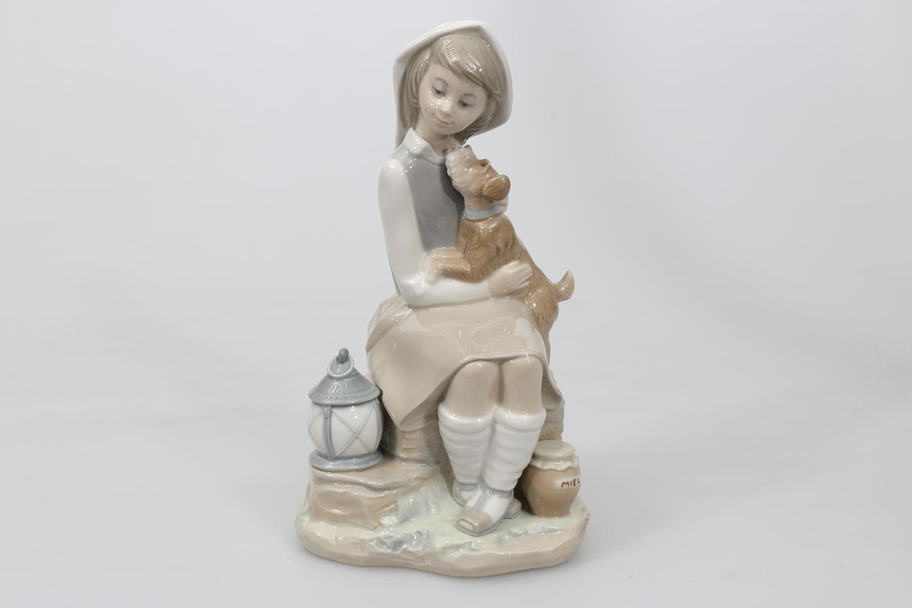 FIGURIN, porslin, Flicka med hund, Lladro.