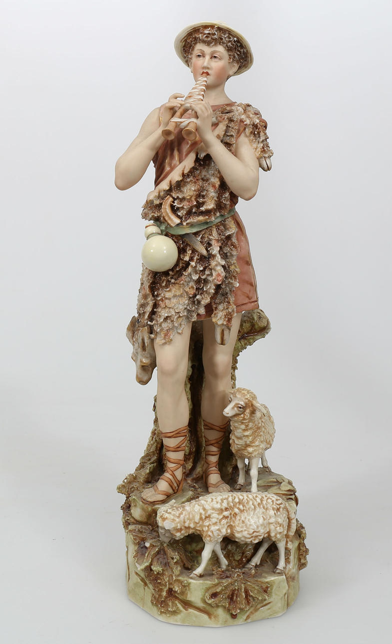 FIGURIN, porslin, Spelande herde, Royal Dux, 1900-talets första hälft.