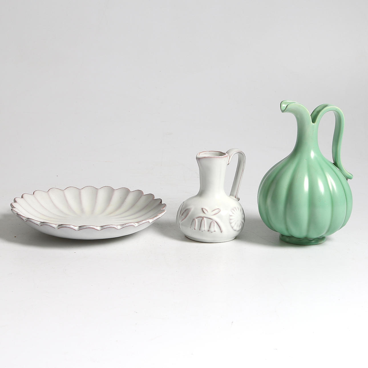 VASER samt FAT, 3 delar keramik, Art Deco, bl.a. Arthur Percy, Gefle samt Upsala-Ekeby.