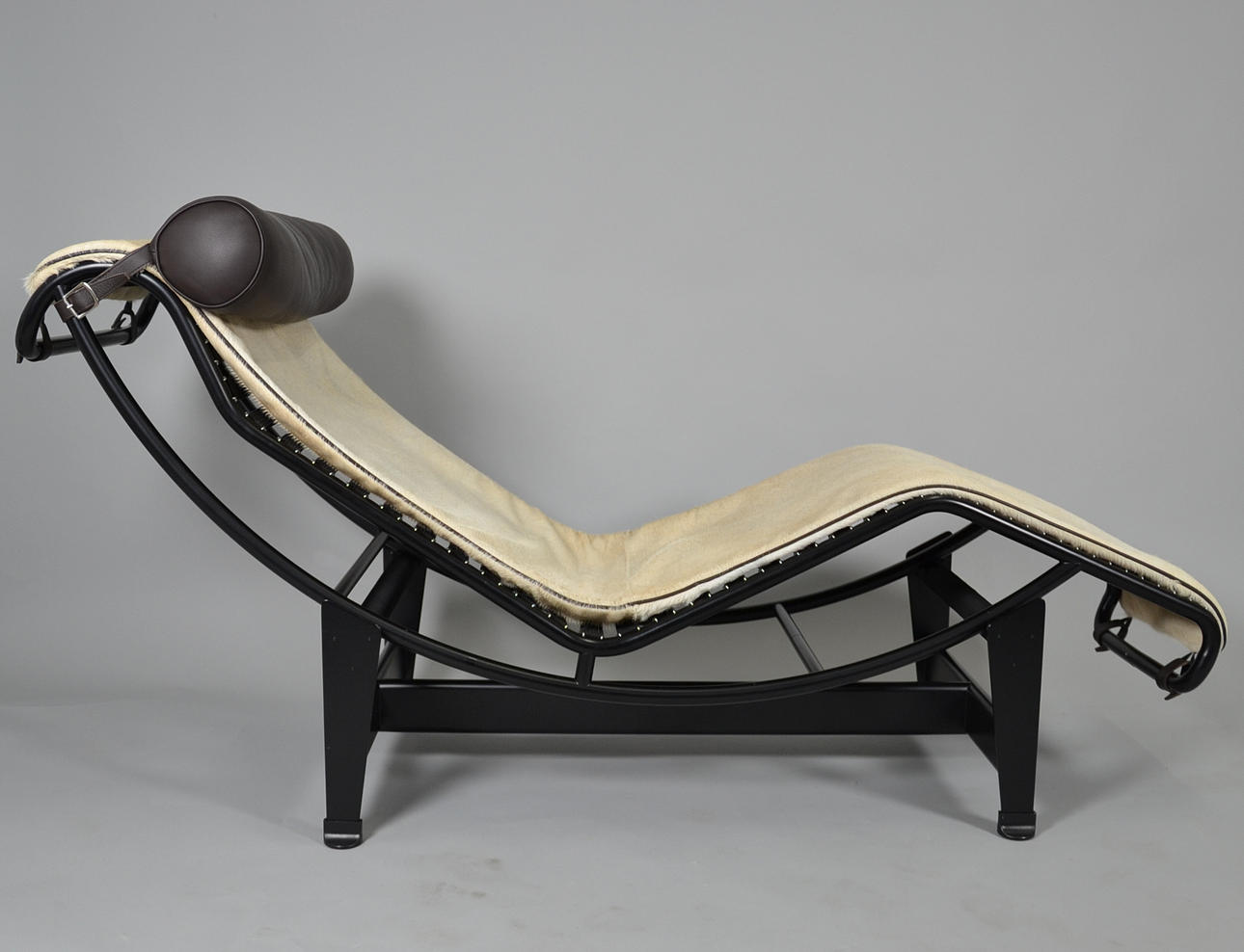 LE CORBUSIER, JEANNERET, PERRIAND. LC4 solstol begränsad upplaga.