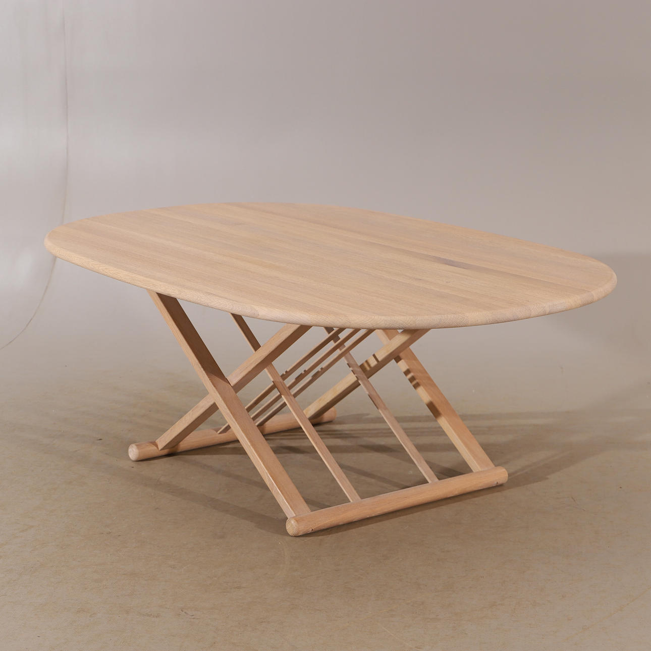 SOFFBORD, "Safari", vitoljat ek, Haslev, Danmark.