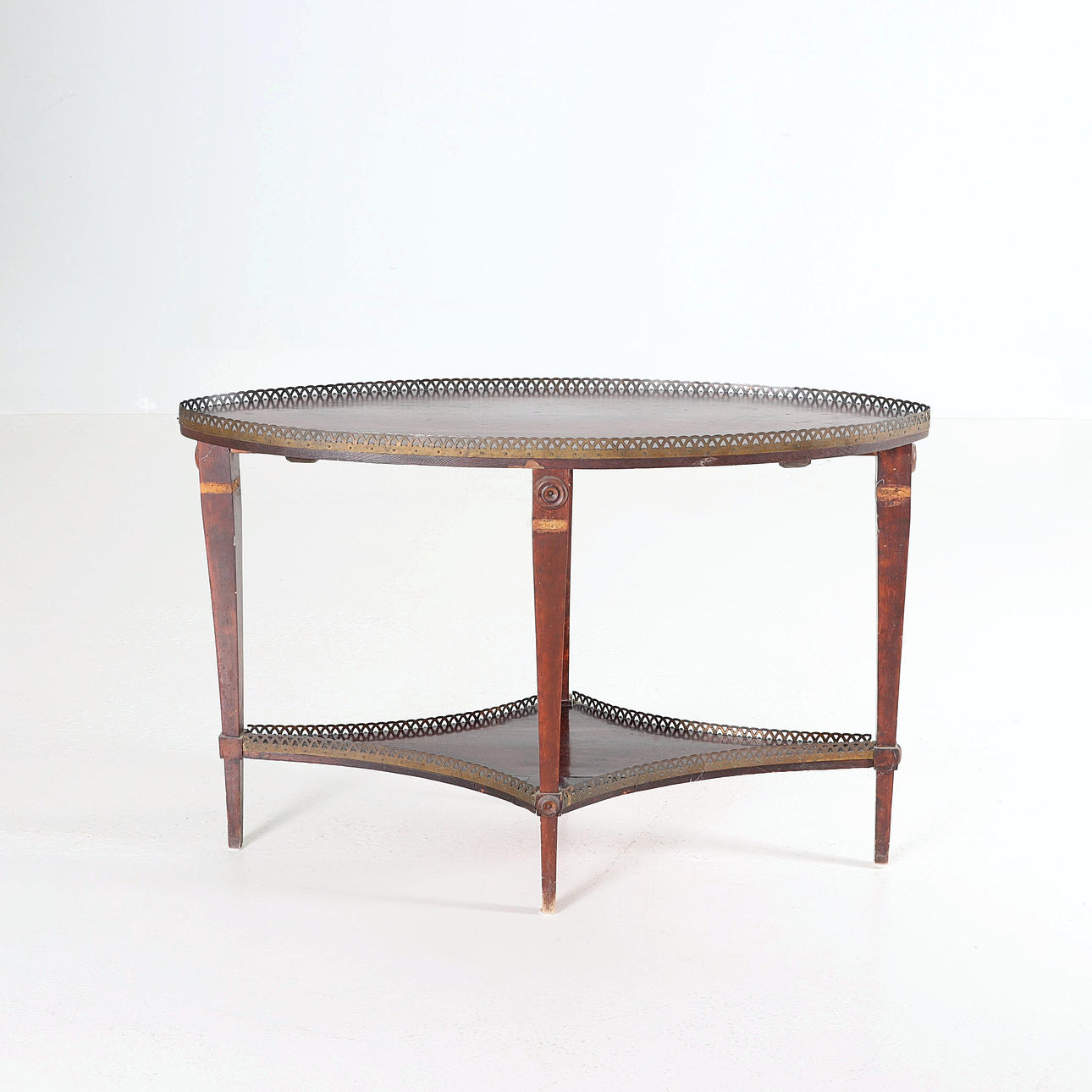 BORD MED GALLERKANT, Proveniens Ellinge Slott.