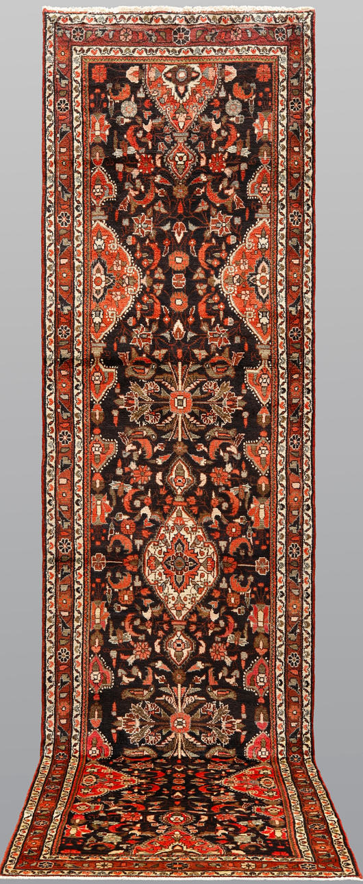 ORIENTAL CARPET. Hamadan, 413 x 116 cm.