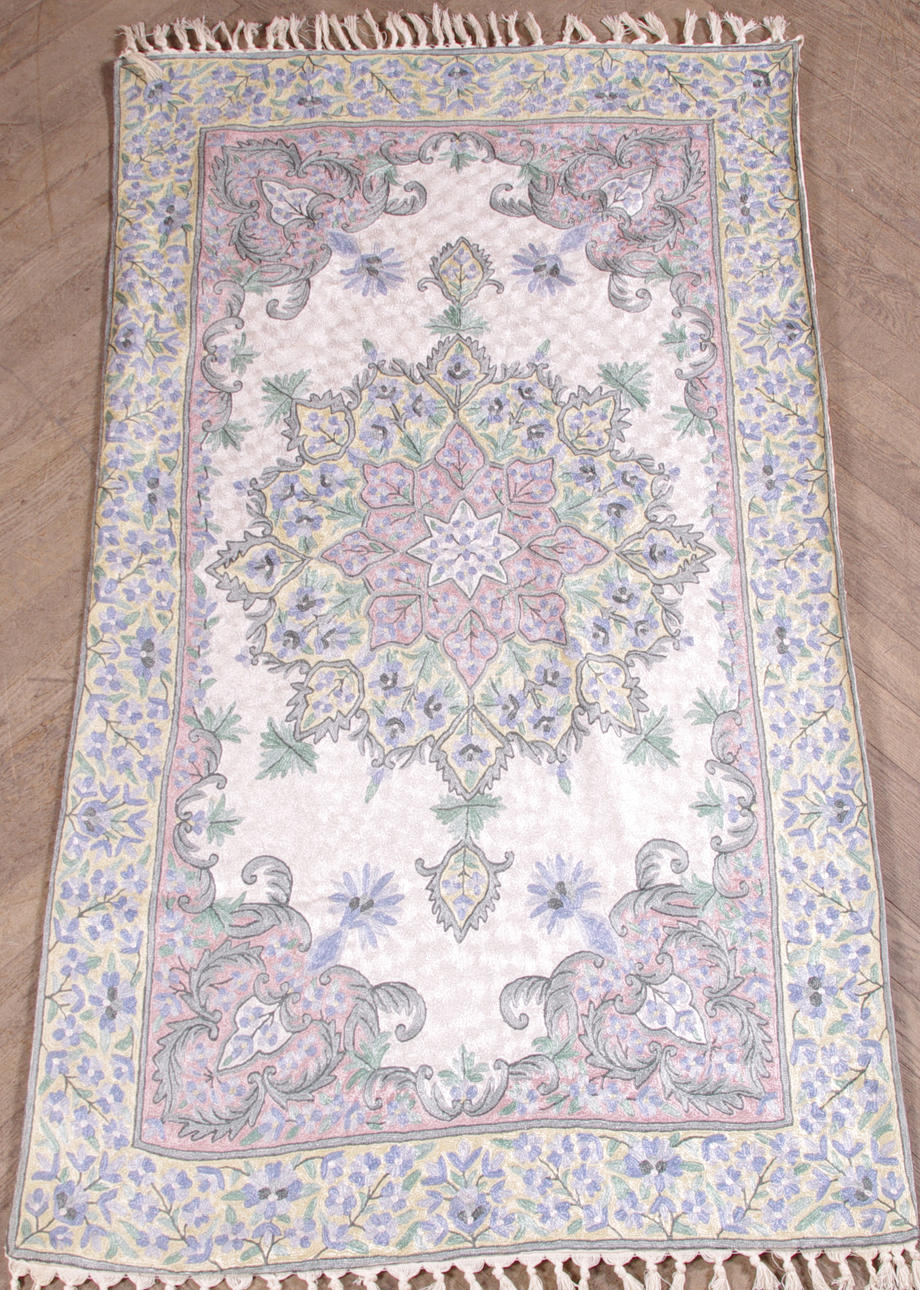 MATTA med silkesinslag, Indien, 165 x 90 cm.