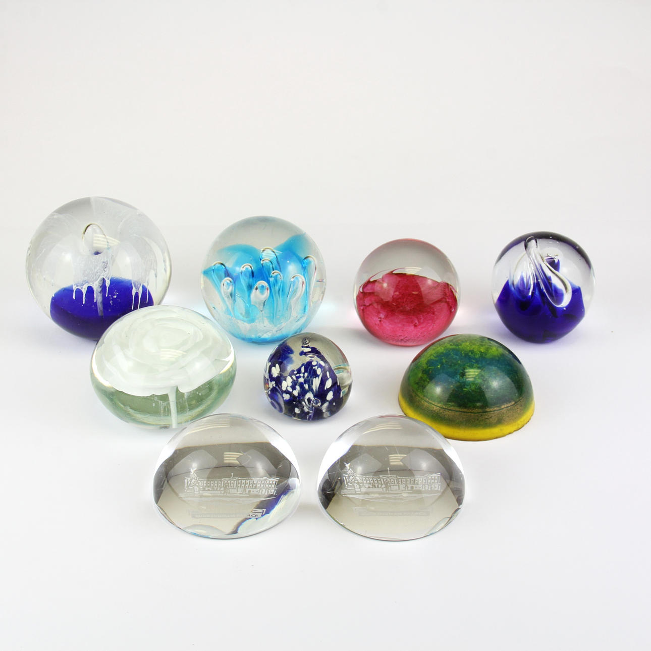 NIO BLANDADE PAPPERSVIKTER.